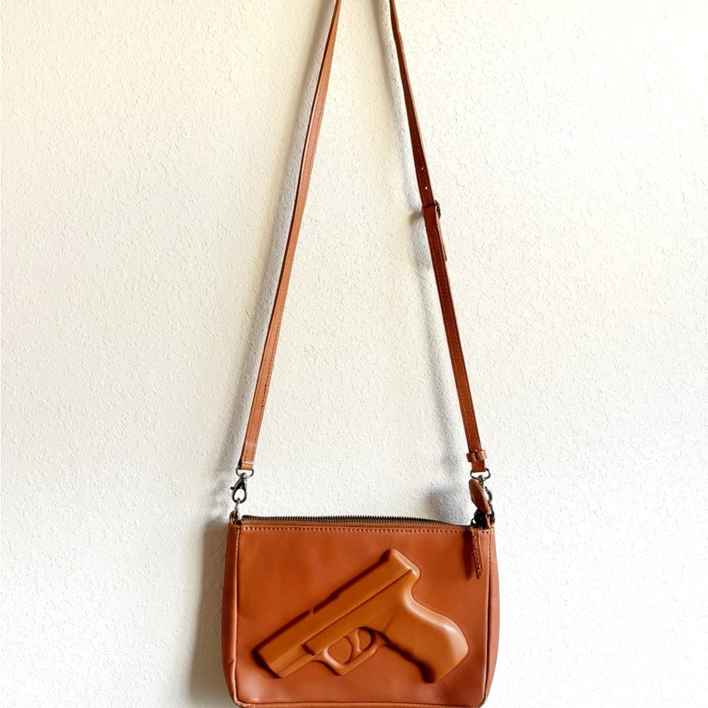 Vlieger & Vandam Camel Leather Gun Embossed Crossbody Purse, Great cond, 7x10" - Picture 3 of 8